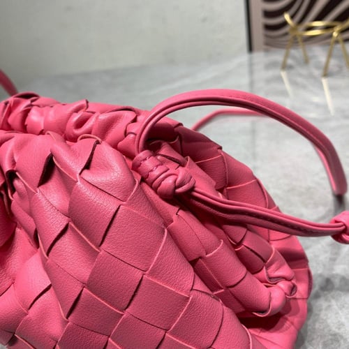 شنطة نسائية ماركة ‏Bottega Veneta