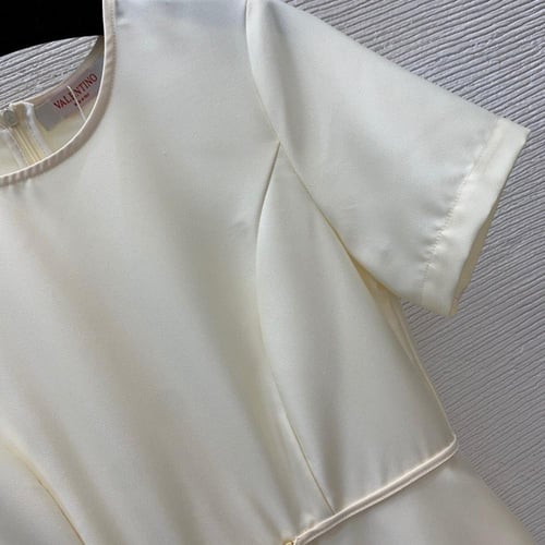 فستان ماركة Valentino