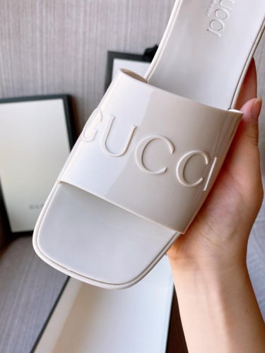 حذاء نسائي ماركة Gucci