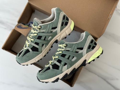 حذاء ماركة Asics