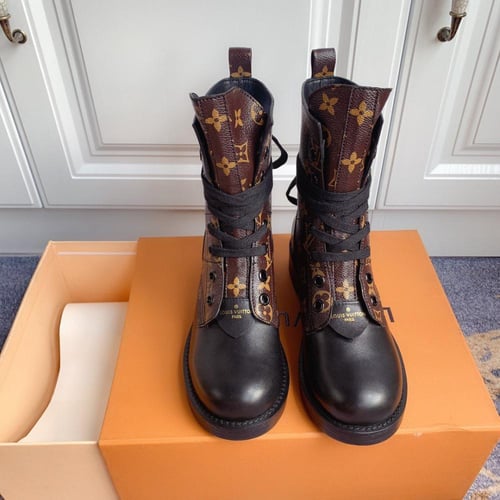 حذاء نسائي ماركة LV