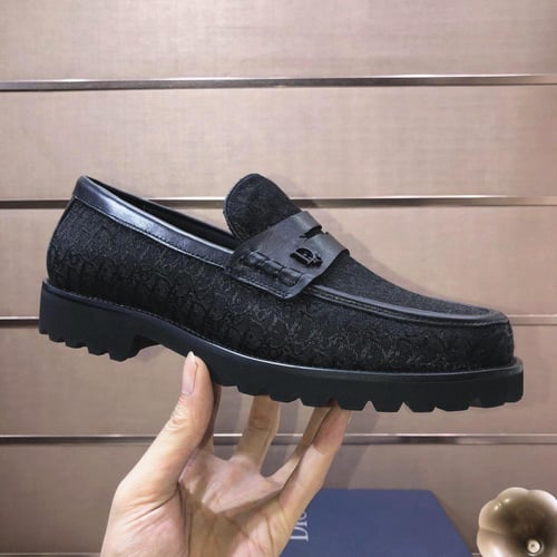 احذيه ماركة Dior & Gucci