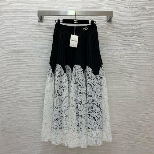 تنوره ماركة Valentino