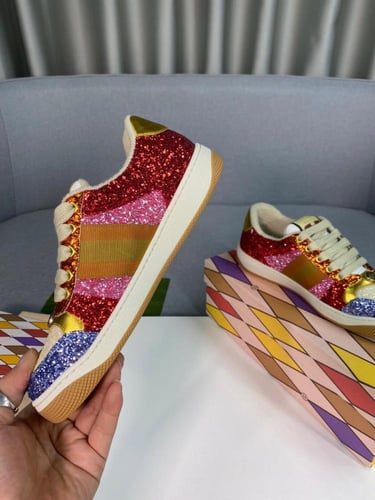 حذاء ماركة ‏Gucci