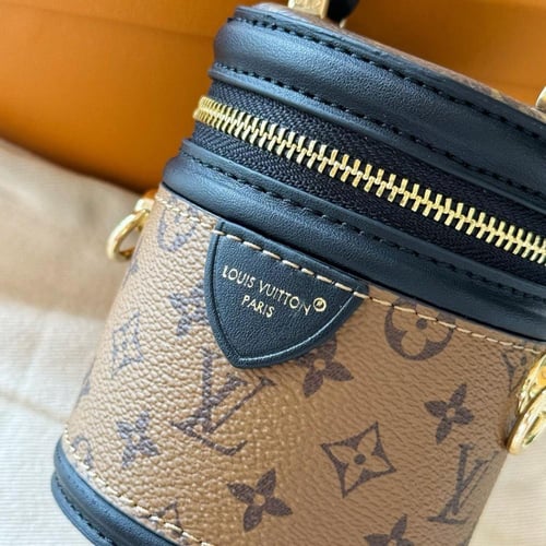 شنطه ماركة LV