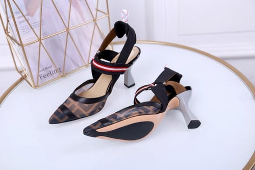 حذاء نسائي ماركة Fendi