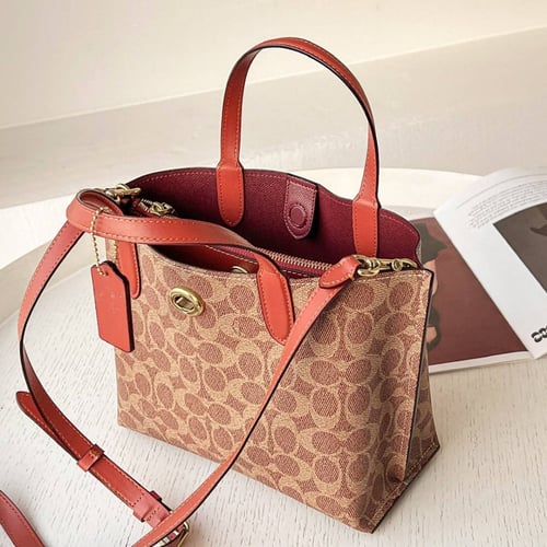 شنطة نسائية ماركة Coach