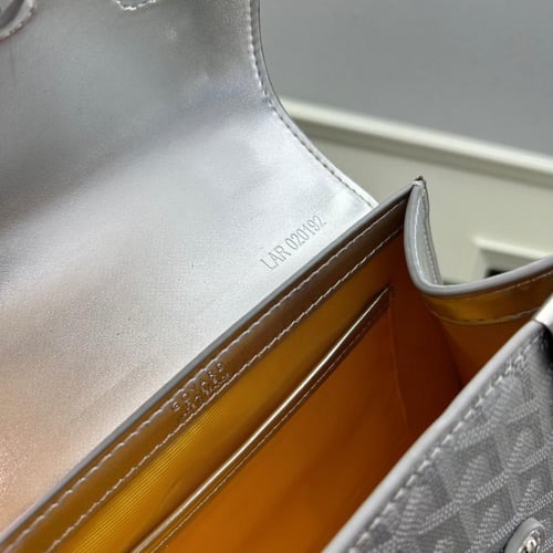 شنطة نسائية ماركة ‏Goyard