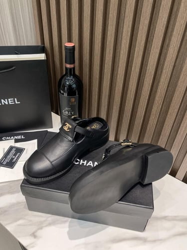 حذاء نسائي ماركة ‏Chanel