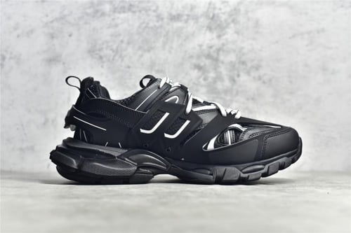 حذاء ماركة ‏Balenciaga