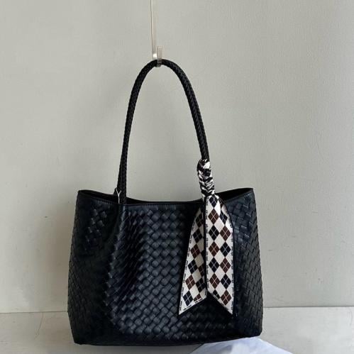 شنطه نسائية ماركة Bottega Veneta