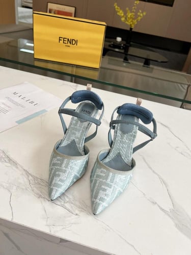حذاء نسائي ماركة Fendi