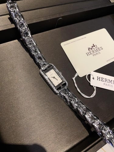 ساعة نسائية ماركة Hermès