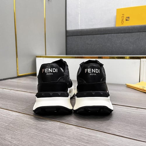 حذاء رجالي ماركة Fendi