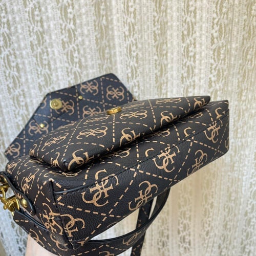 شنطة نسائية ماركة Guess