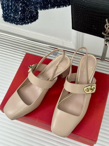 حذاء نسائي ماركة Valentino