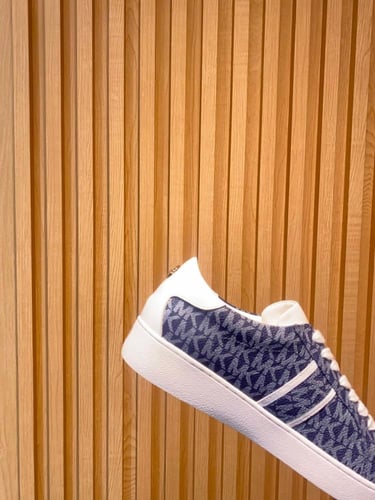 حذاء نسائي ماركة MK