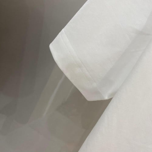 تي شيرت ماركة Moncler