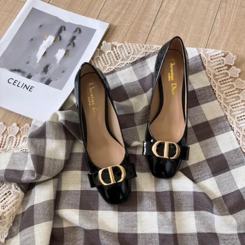 حذاء نسائي ماركة Dior