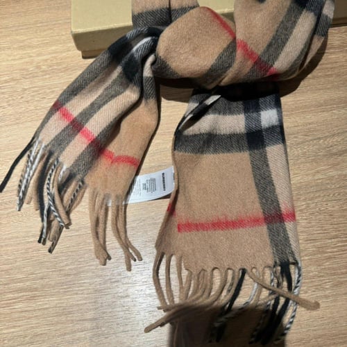 سكارف اطفال ماركة Burberry