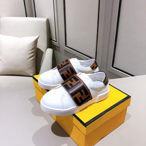 حذاء اطفال ماركة Fendi