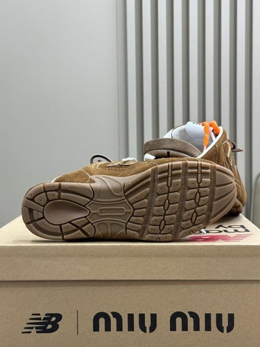 حذاء ماركة Miumiu