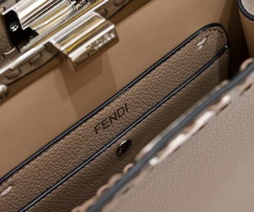 حقيبة نسائية ماركة Fendi