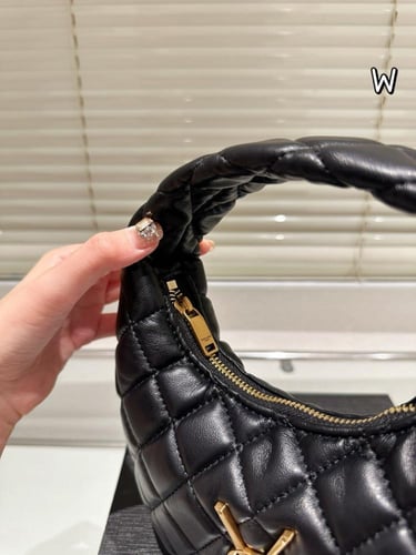 شنطة نسائيه ماركة YSL