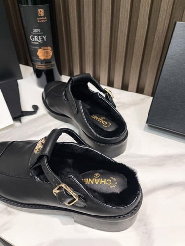 حذاء نسائي ماركة ‏Chanel