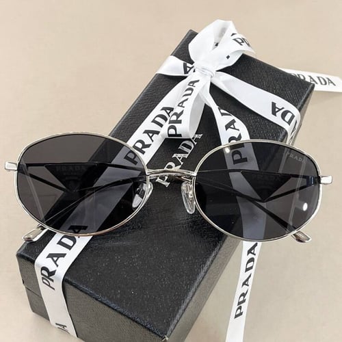نظاره ماركة Prada