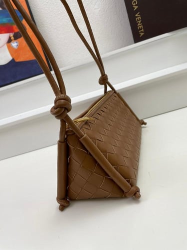 شنطة نسائية ماركة Bottega Veneta
