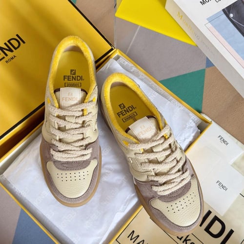حذاء ماركة Fendi