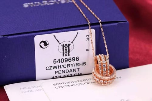 قلادة نسائية ماركة Swarovski