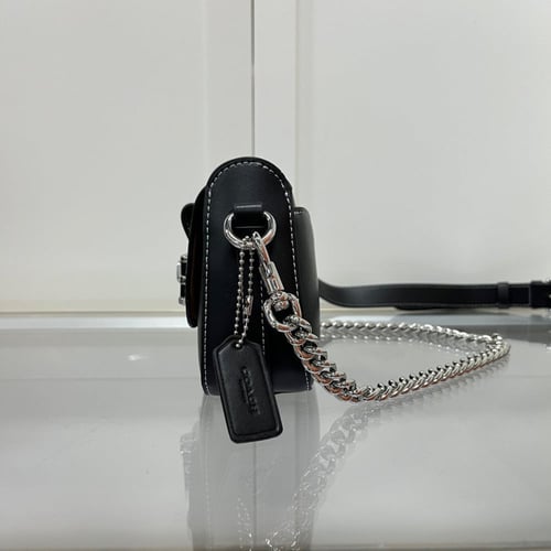 شنطة نسائية ماركة Coach