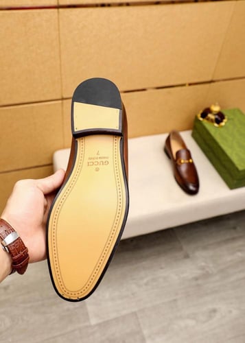 حذاء رجالي ماركة Gucci