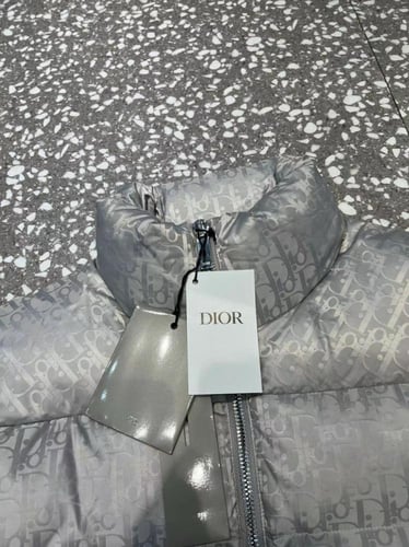 جاكيت ماركة Dior