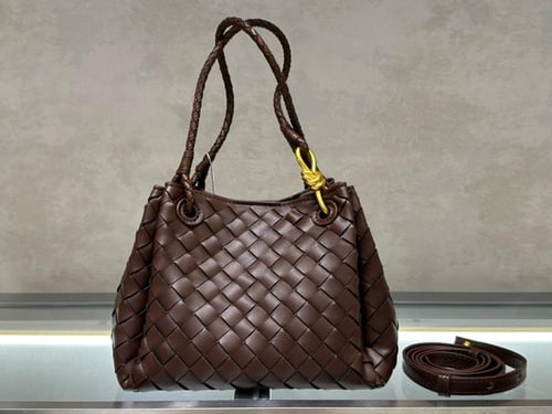 شنطة نسائية ماركة Bottega Veneta