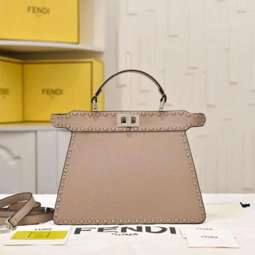 حقيبة نسائية ماركة Fendi