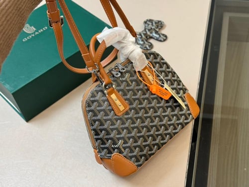 شنطة نسائية ماركة ‏Goyard