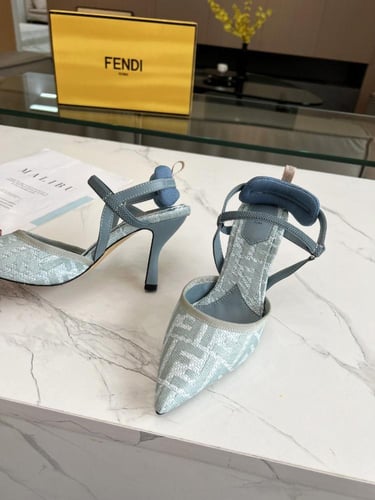 حذاء نسائي ماركة Fendi