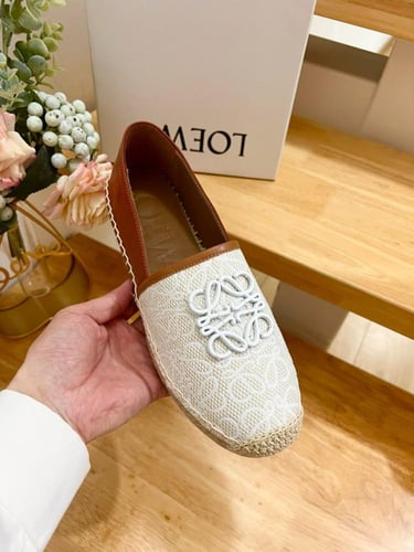 حذاء نسائي ماركة ‏Loewe