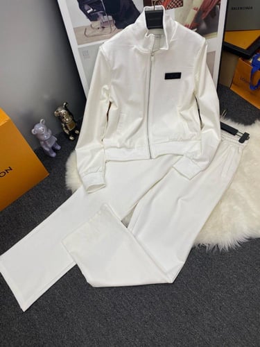 طقم ماركة Dior