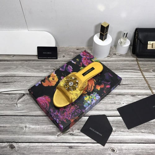 حذاء نسائي ماركة D&G