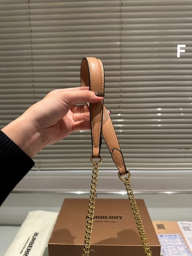 شنطة نسائية ماركة Burberry