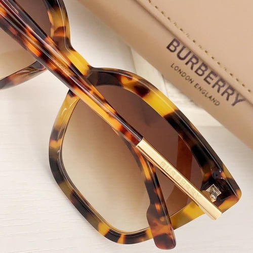 نظاره ماركة ‏Burberry