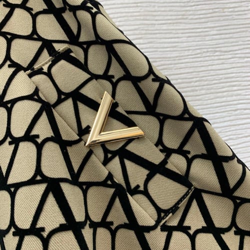 تنوره ماركة Valentino