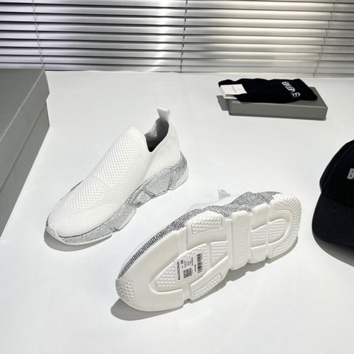 حذاء ماركة Balenciaga