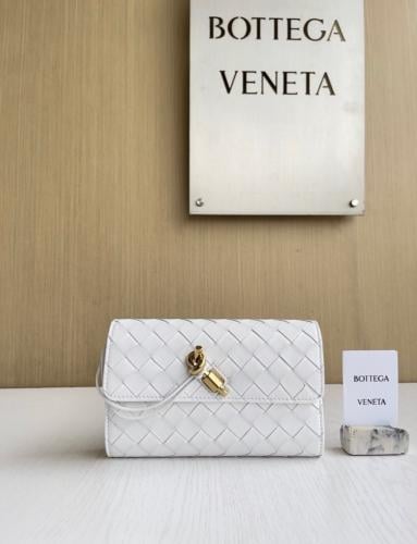 شنطة نسائية ماركة Bottega Veneta