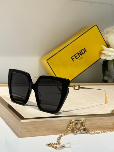 نظاره ماركة Fendi