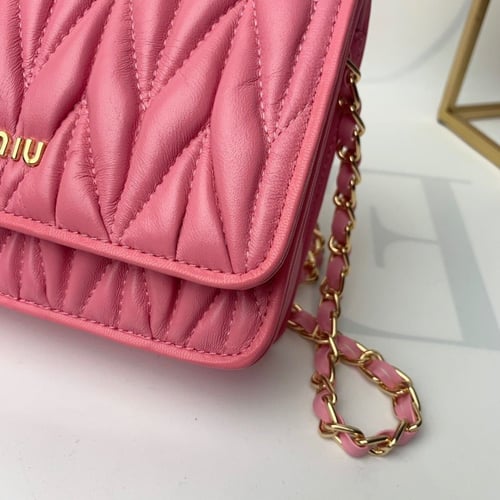 شنطة نسائية ماركة Miumiu